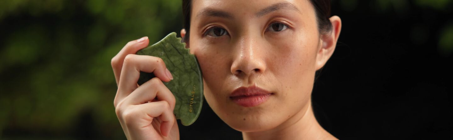 Mastering the Ritual: A Comprehensive Guide to Gua Sha and Facial Contouring